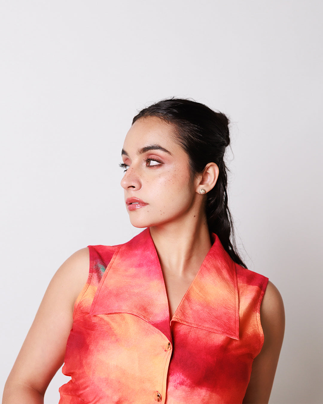 Roohi Sleeveless Shirt